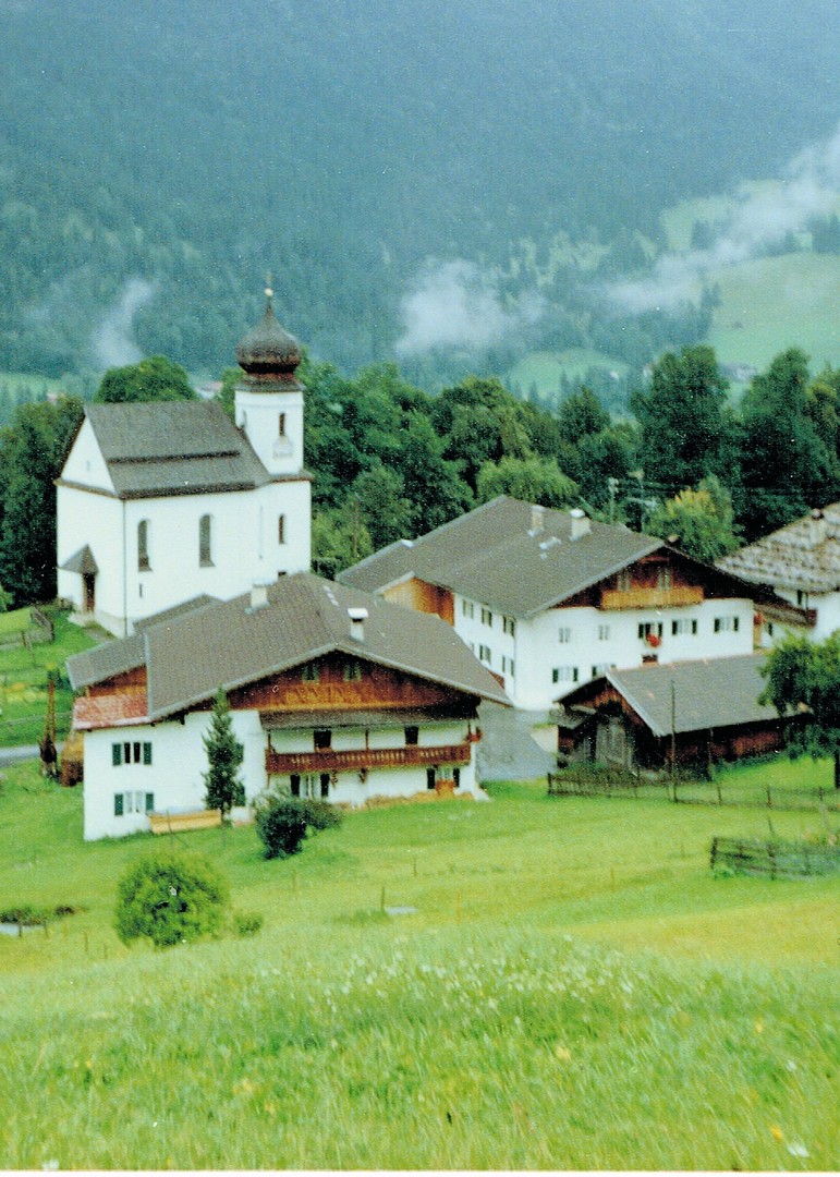 Dorf in den Alpen