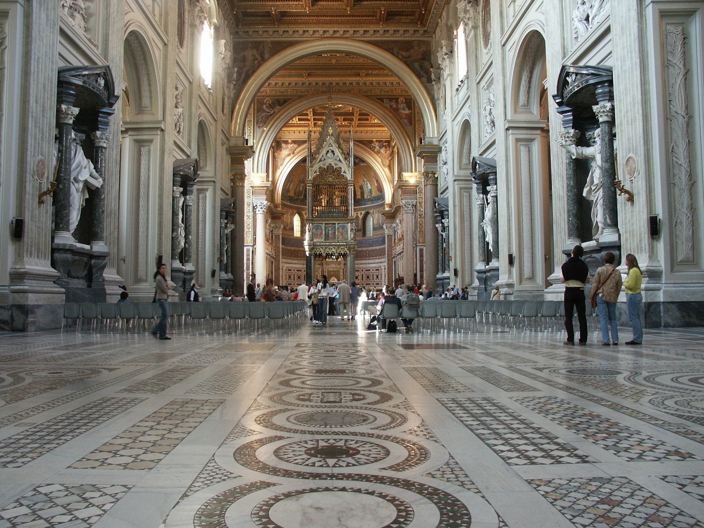 Sankt Laurentius vor den Mauern