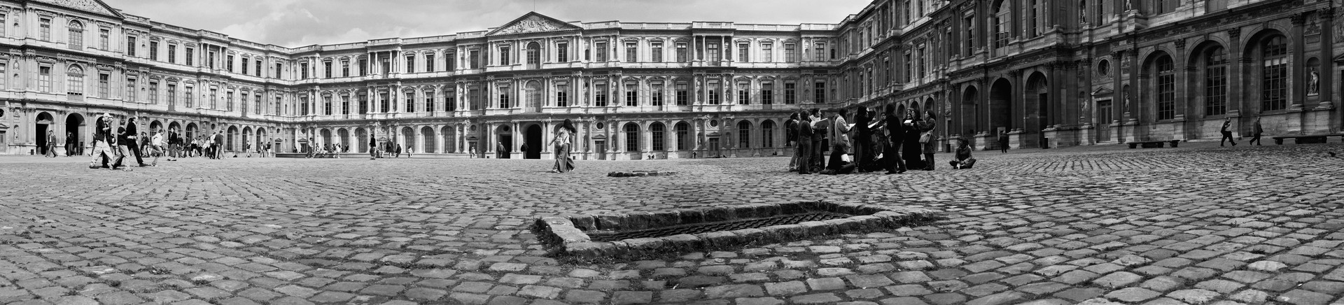 Place carrée - Louvre