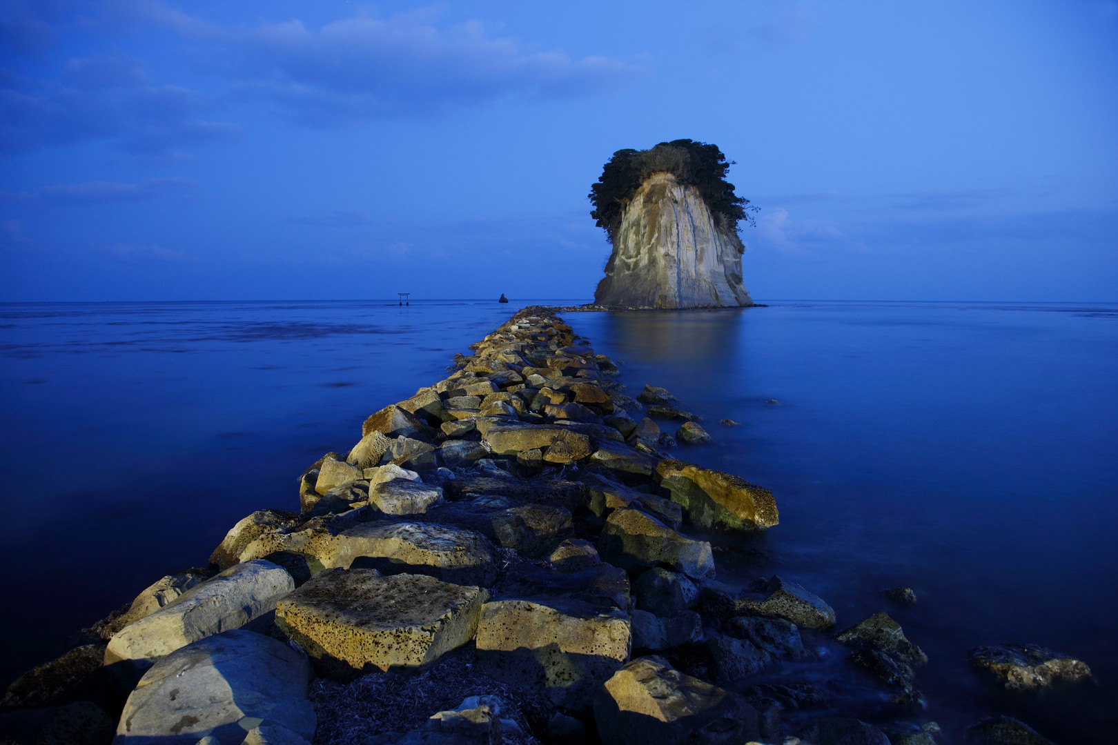 石川県　見附島　軍艦島　能登半島　国定公園