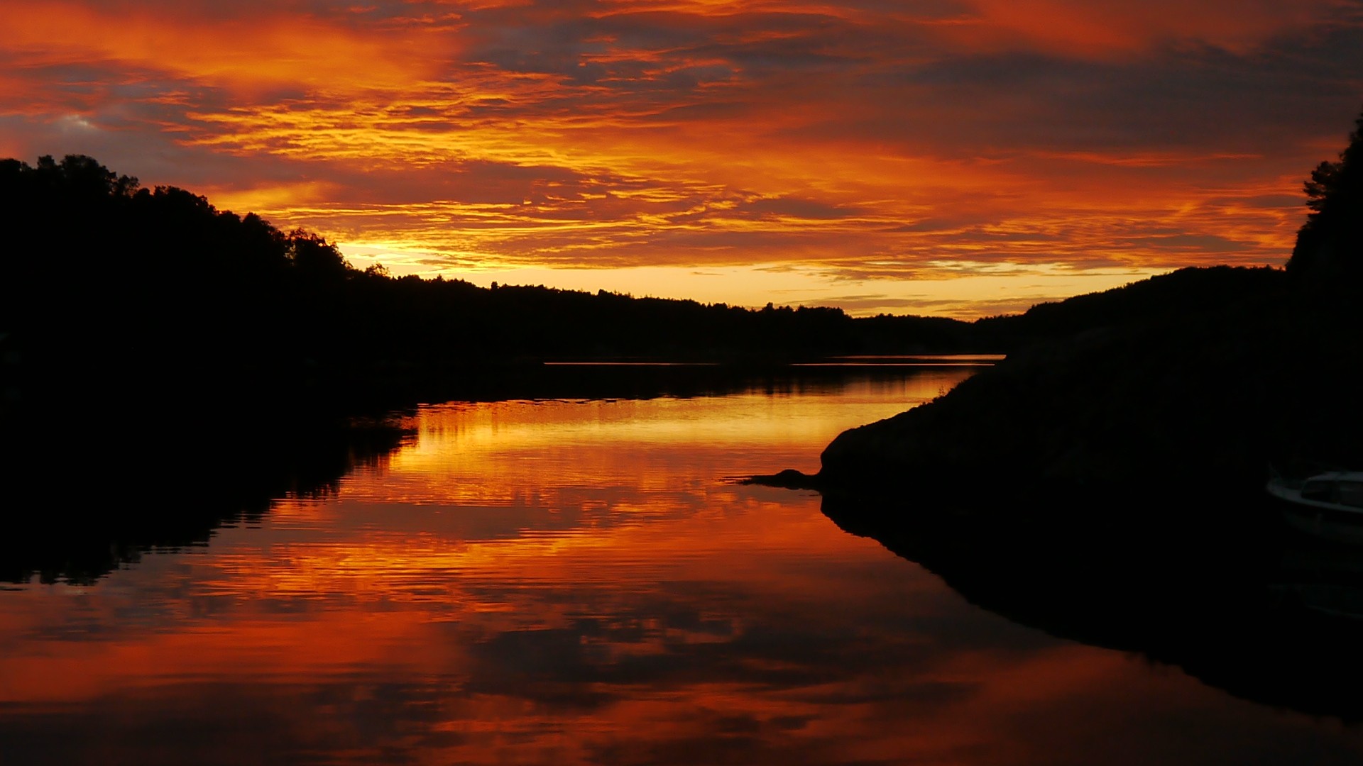 Sonnenuntergang am Fjord