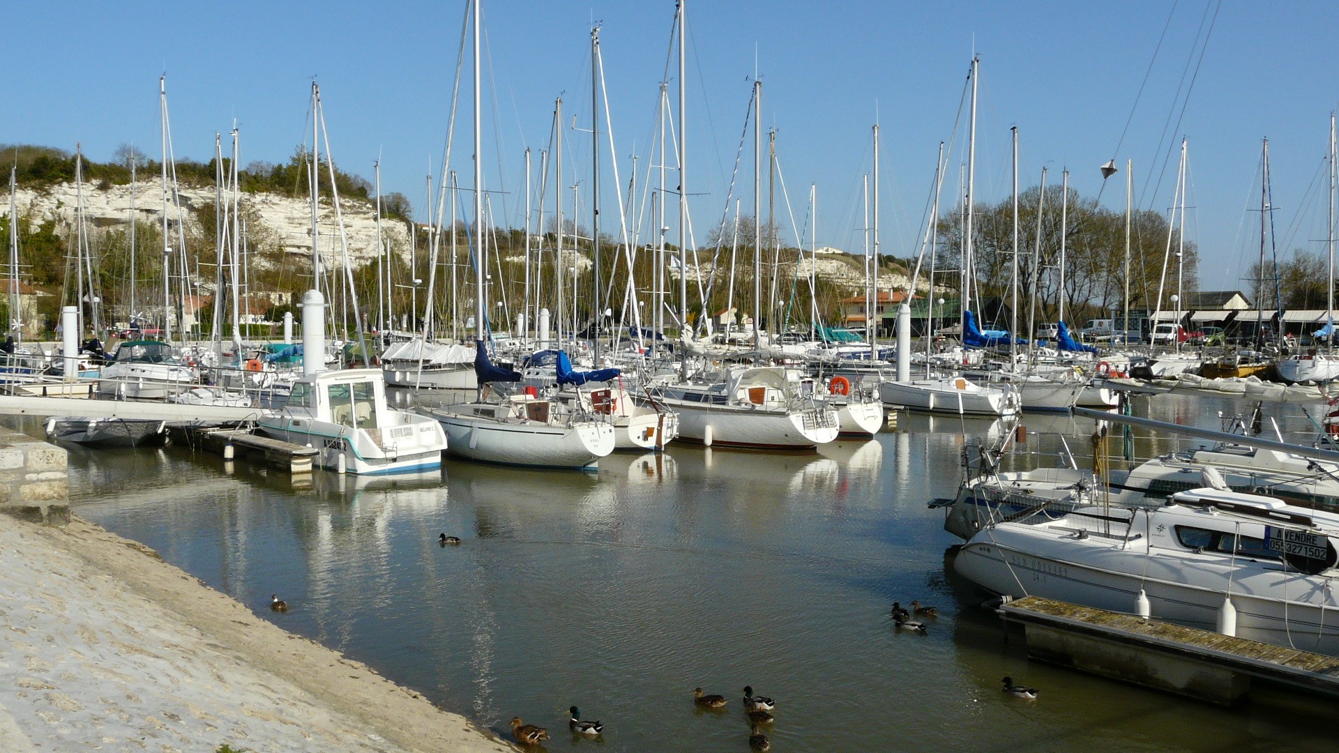 Port de plaisance de MESCHER en charente Maritimes