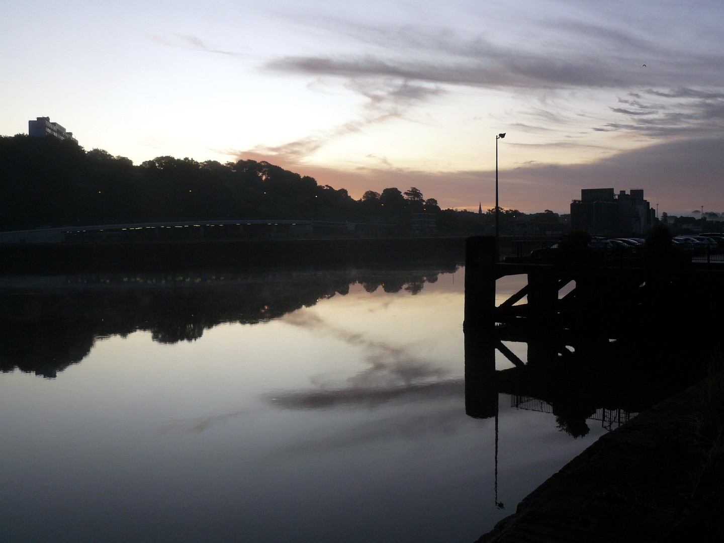 Morgenröte über dem Fluß (Suir in Waterford)