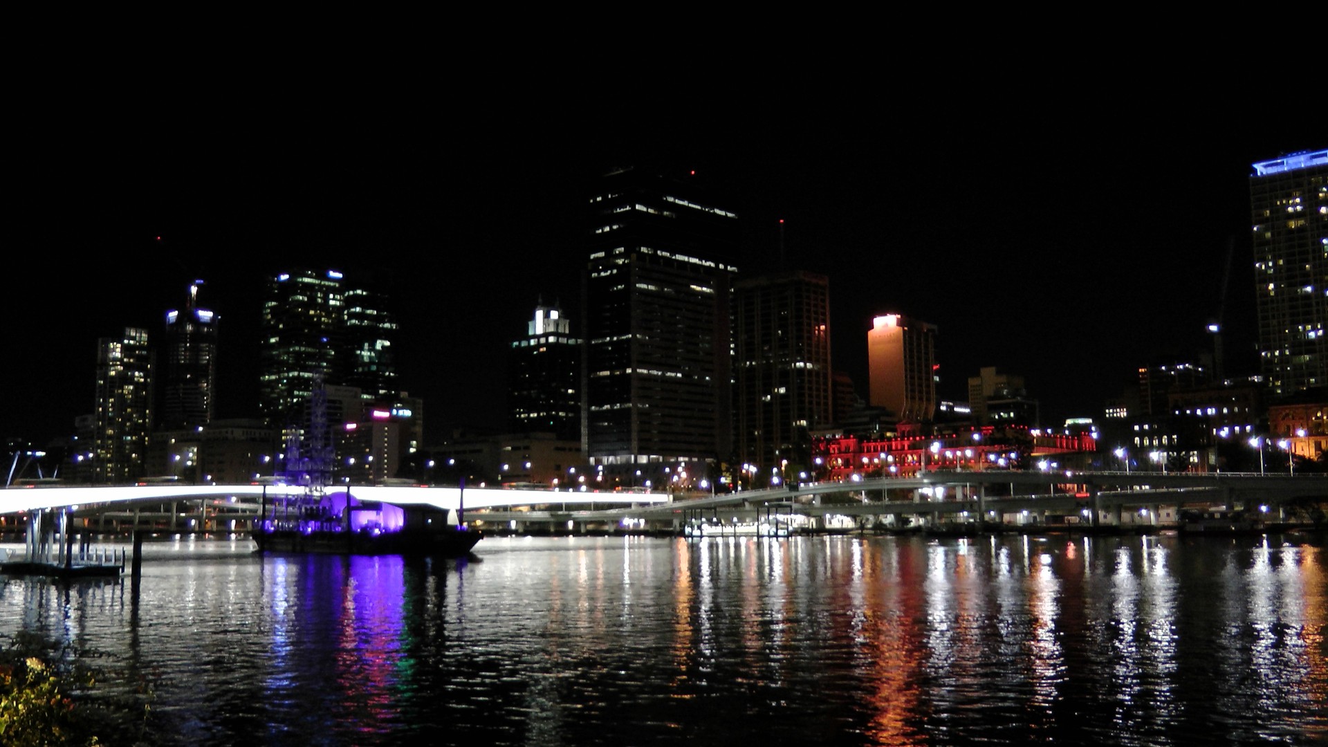 Brisbane CBD from southbank by night