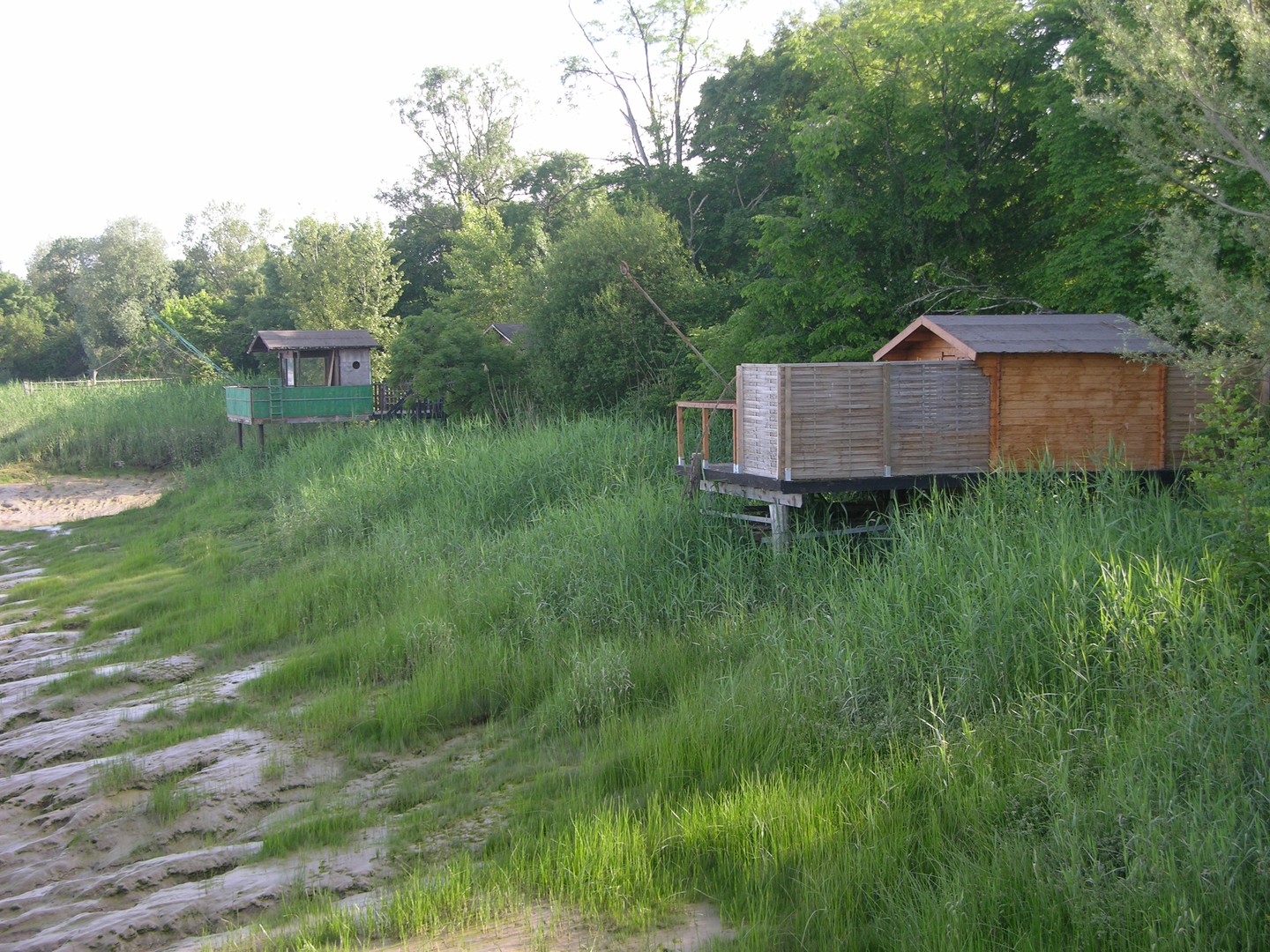 PONTONS DE PECHE SUR LA GARONNE.