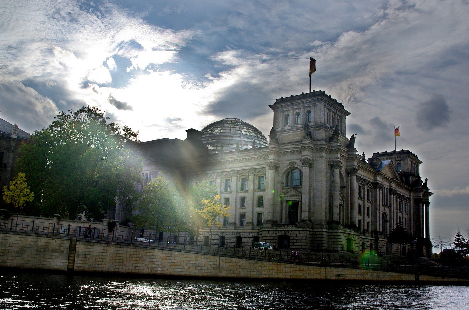 Reichstag/Bundestag im gegenlicht