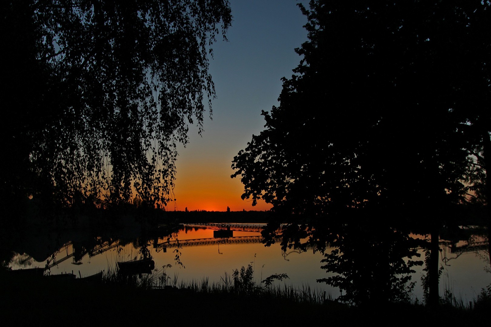 Stille , nur ein leuchten am Horizont