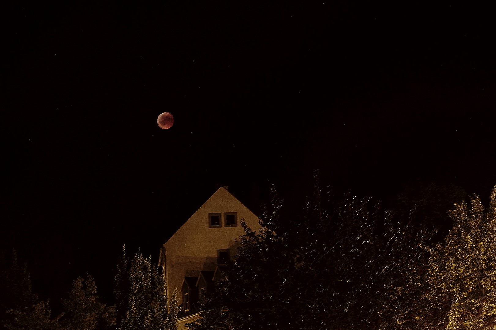 Mondfinsternis in der Pfarrgasse