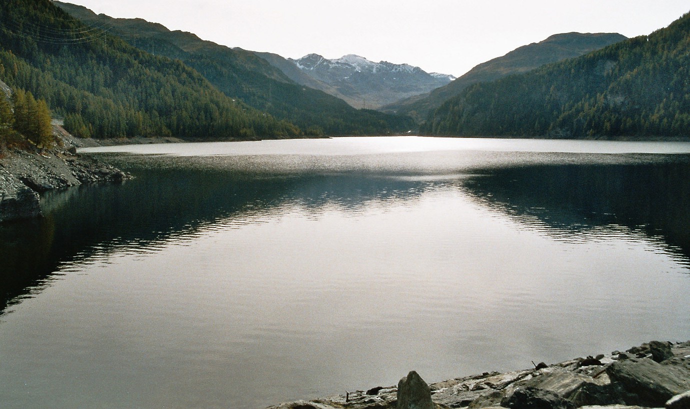 Spiegelung im Alpensee