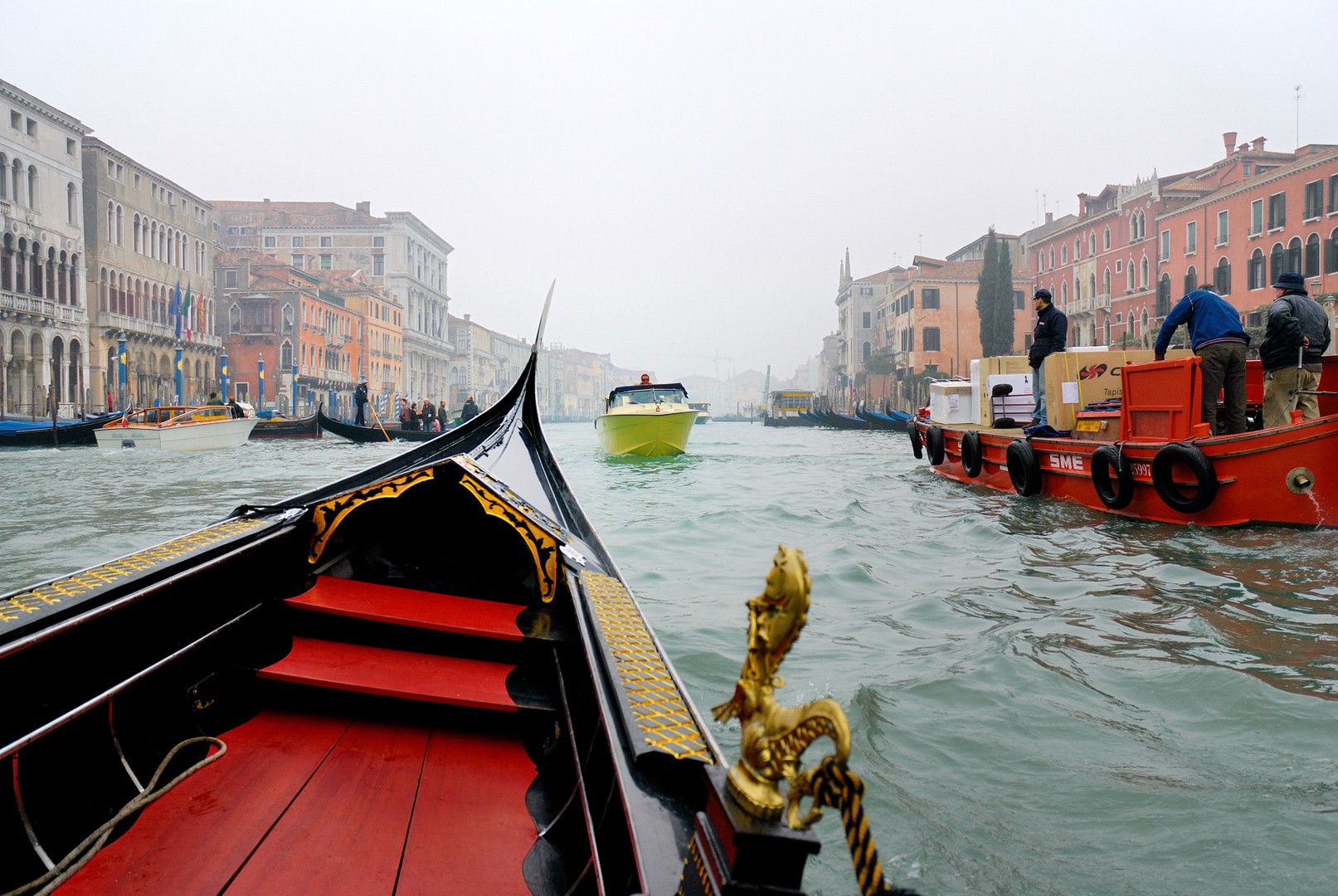 Rush hour auf dem Canale Grande