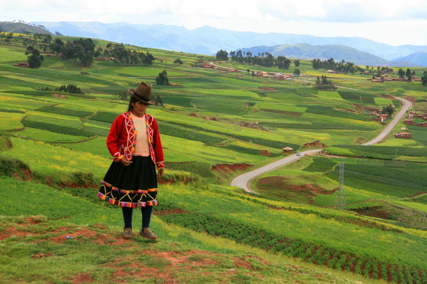 Péruvienne dans la campagne de Cuzco