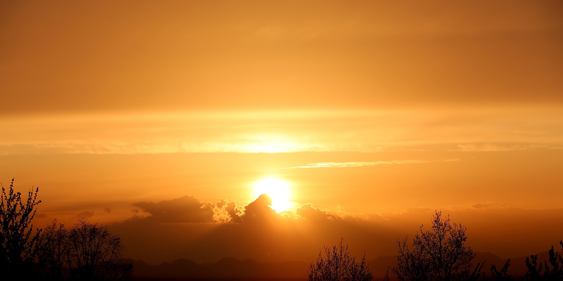 Wolken im Licht der Sonne