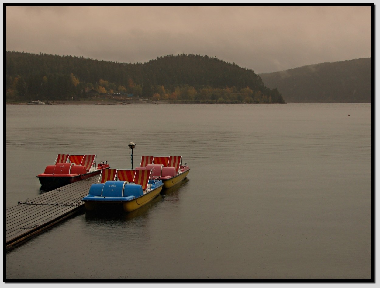 Boote im Regen