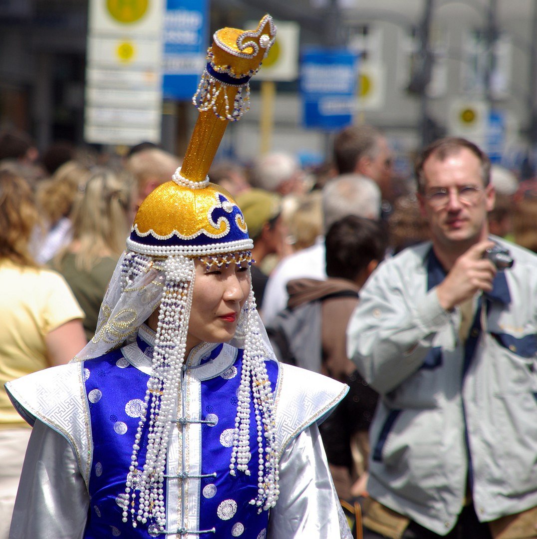 Mongolin mit Kopfschmuck