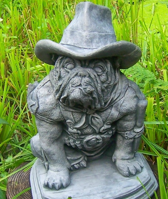 Skulptur einer Bulldogge