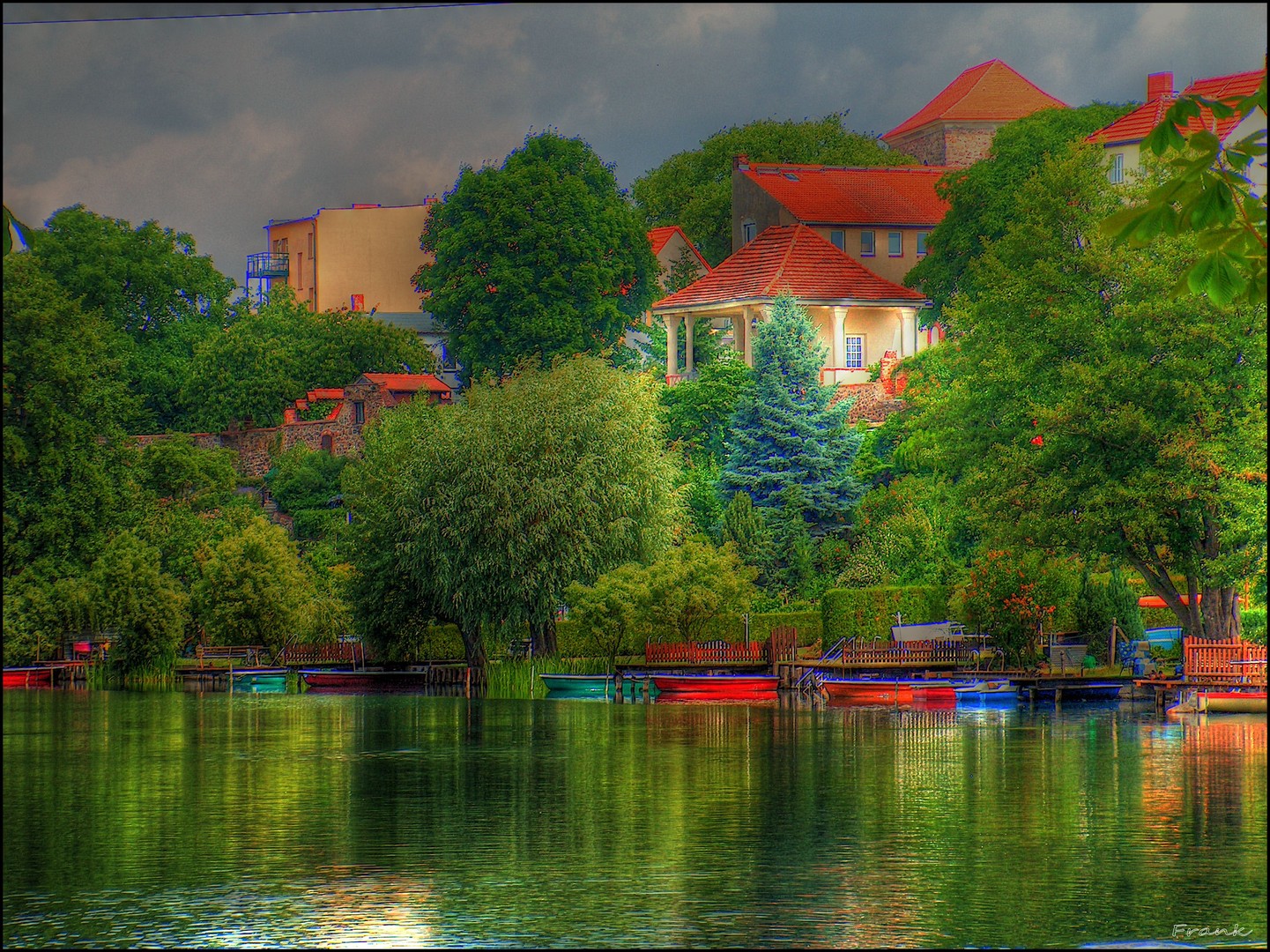 Grüne Stadt am See 2  - Bearbeitet