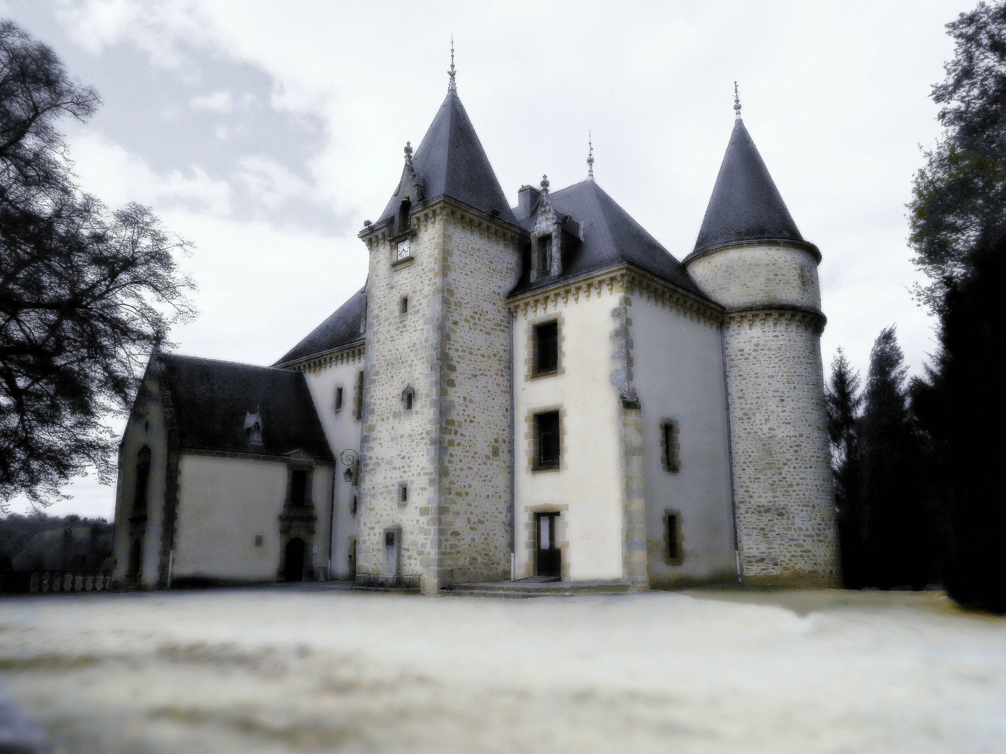 un château par temps gris