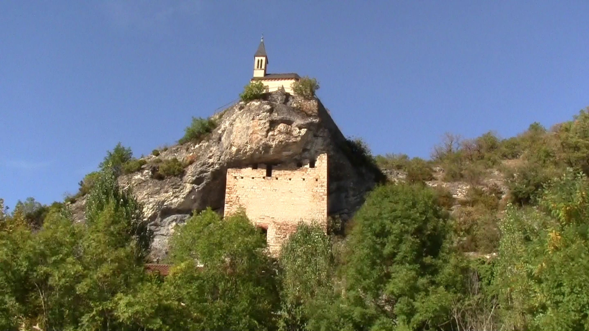 EGLISE SUR LES BORDS DU LOT