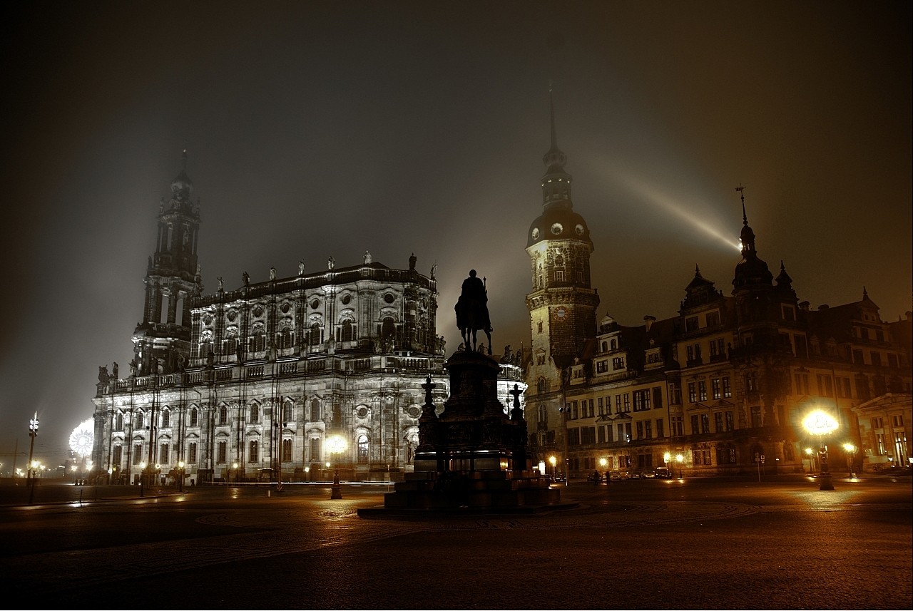 Dresden im Nachtnebel