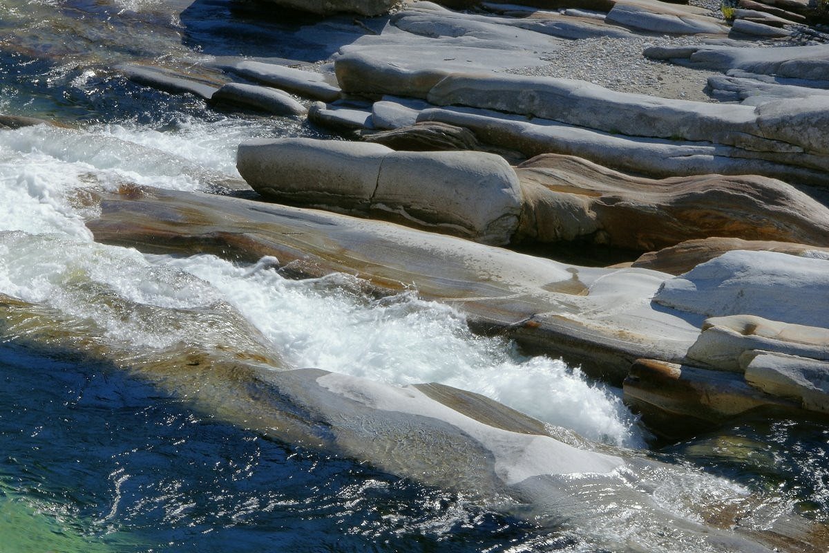 Farben am Fluss