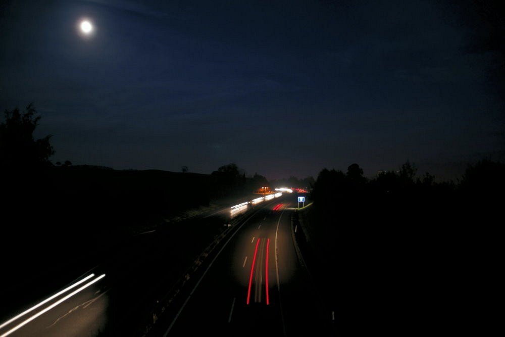 Autobahn bei Nacht