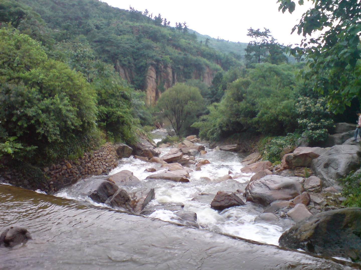 Gebirgsfluß in Nordchina