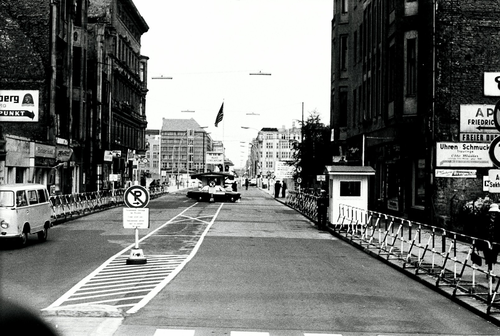 Checkpoint Charlie 1965