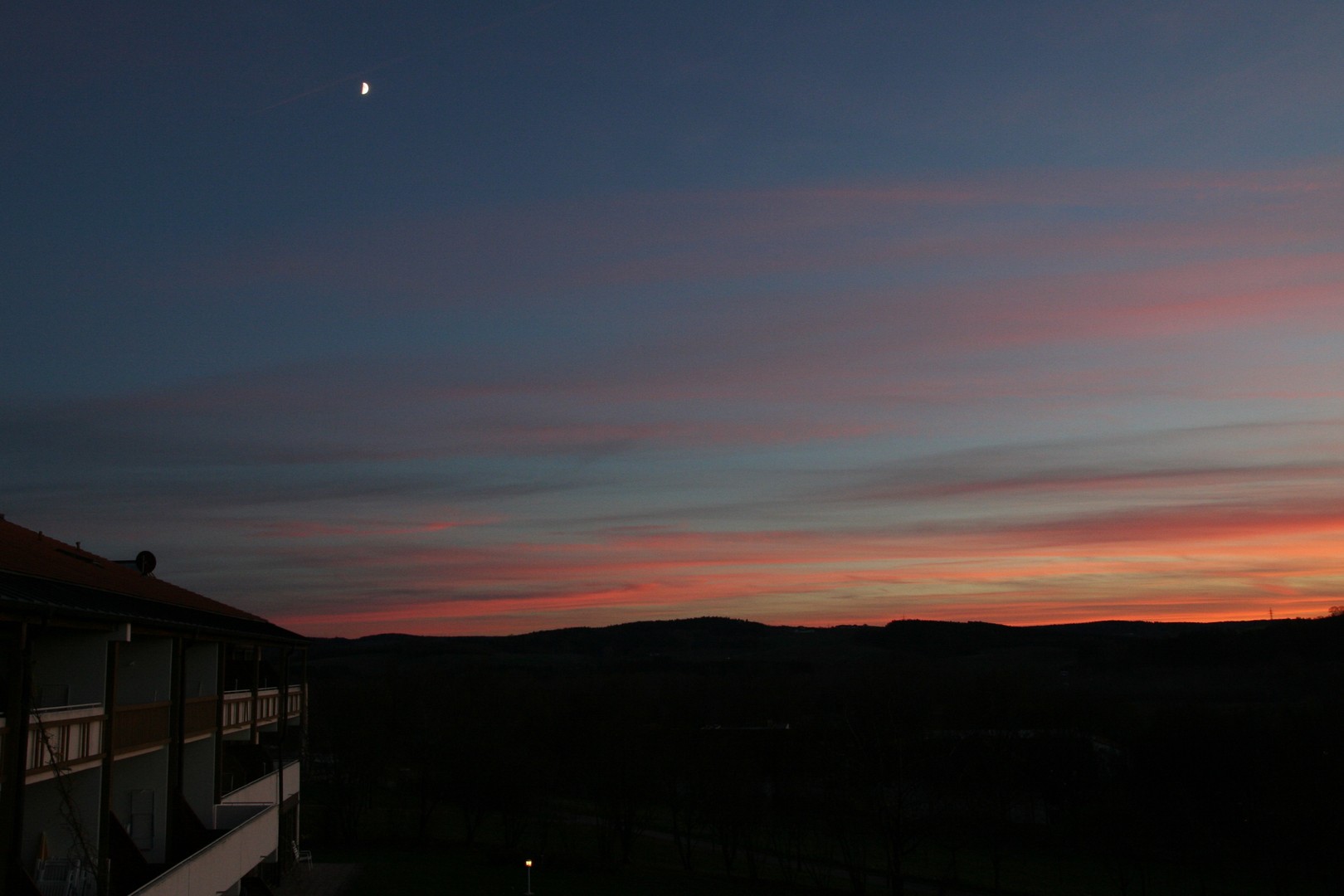 November-Sonnenuntergang hinter dem Rott-Tal