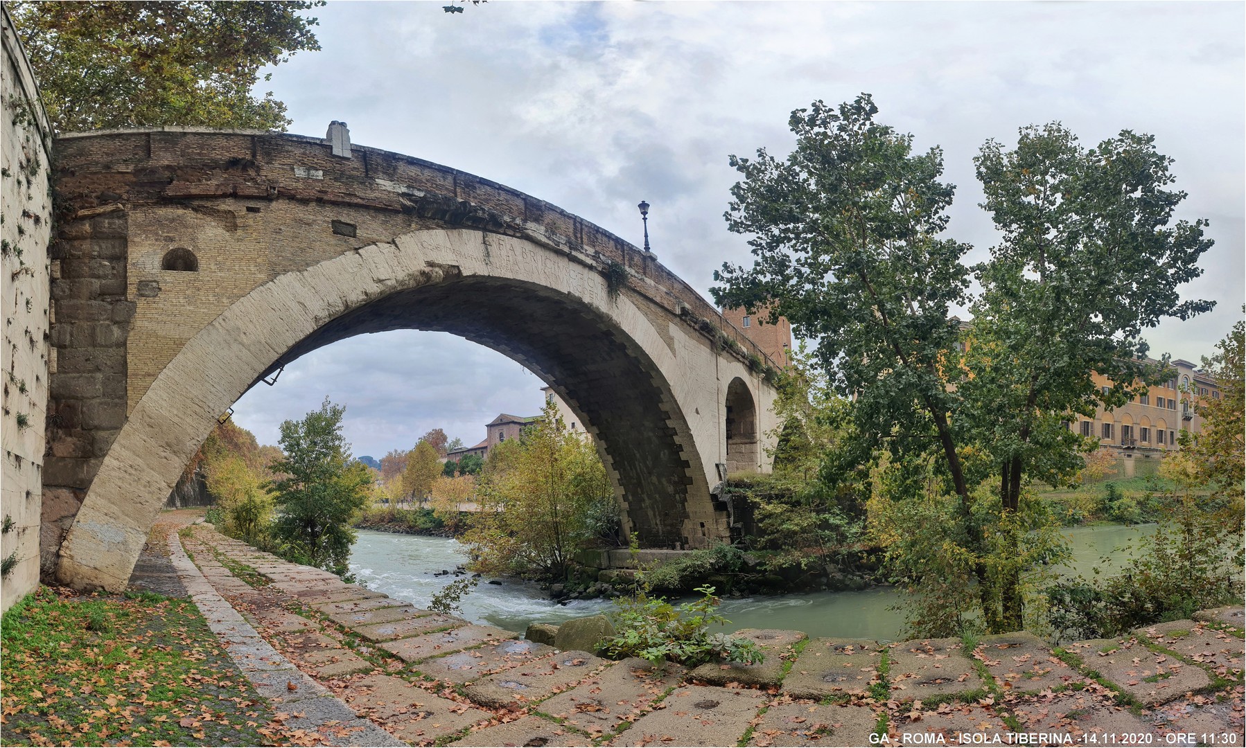 ITALIA ROMA - FOTO del 14.11.2020 - ISOLA TIBERINA