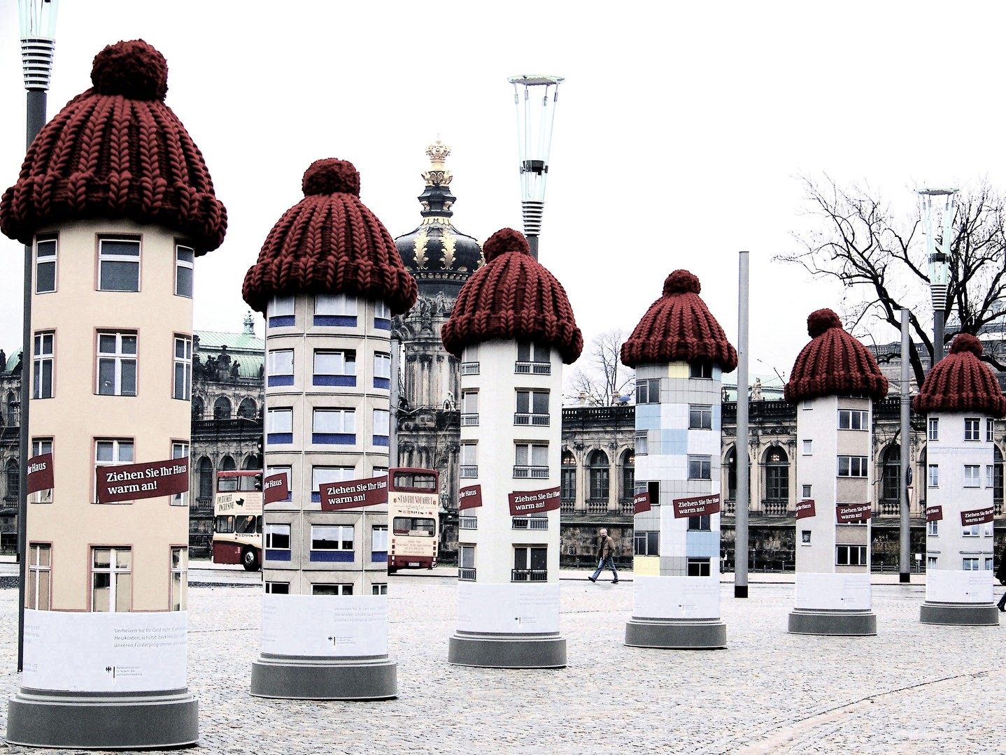 bemützte Litfaßsäulen in Dresden