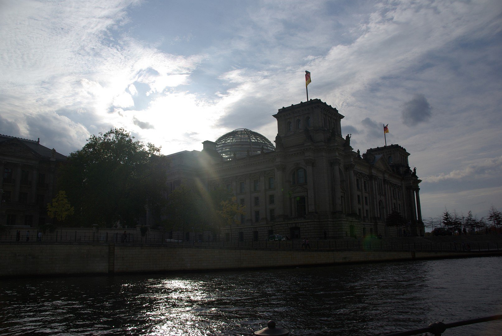 Reichstag/Bundestag im gegenlicht