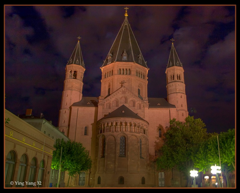 Dom bei Nacht