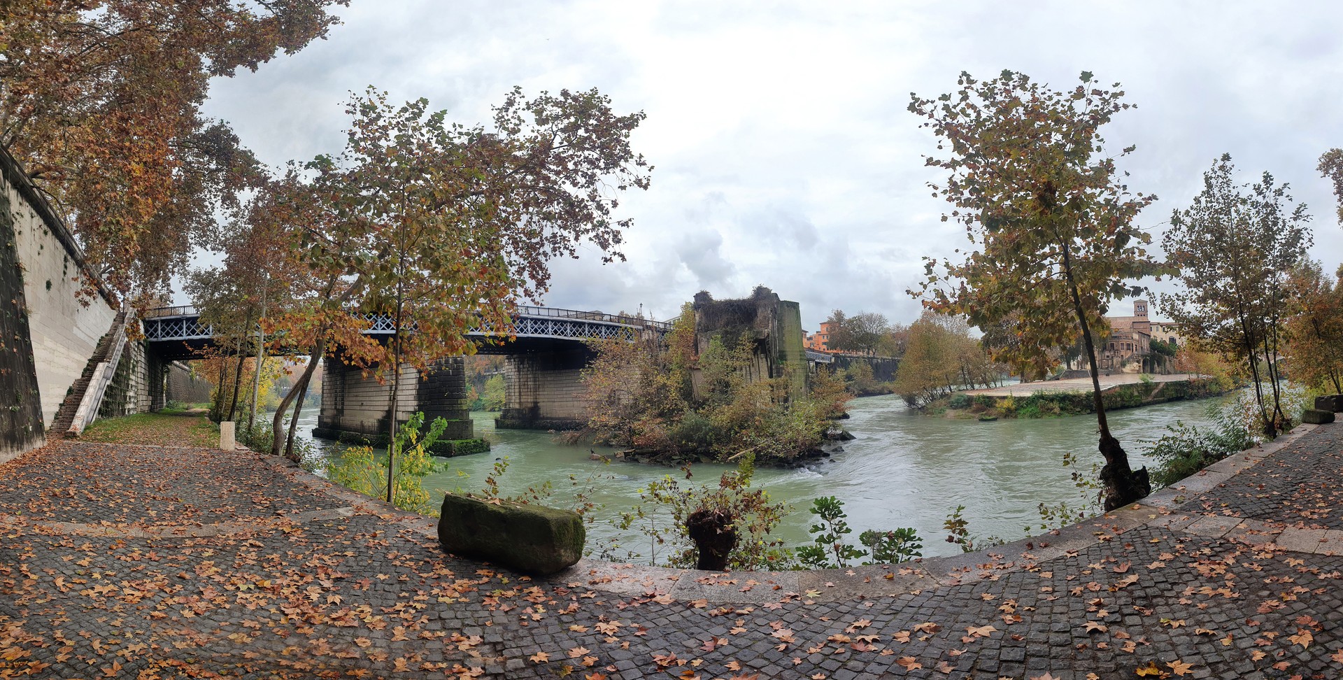 ITALIA ROMA - FOTO del 14.11.2020 - ISOLA TIBERINA