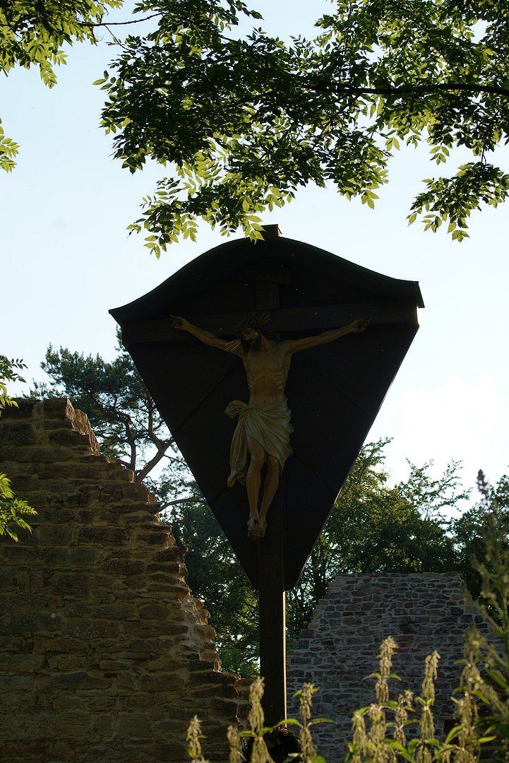 Kreuz im Wald