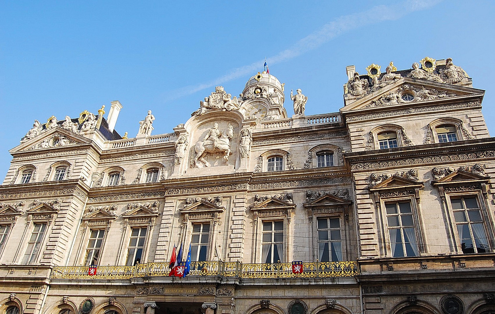 Hotel de ville.