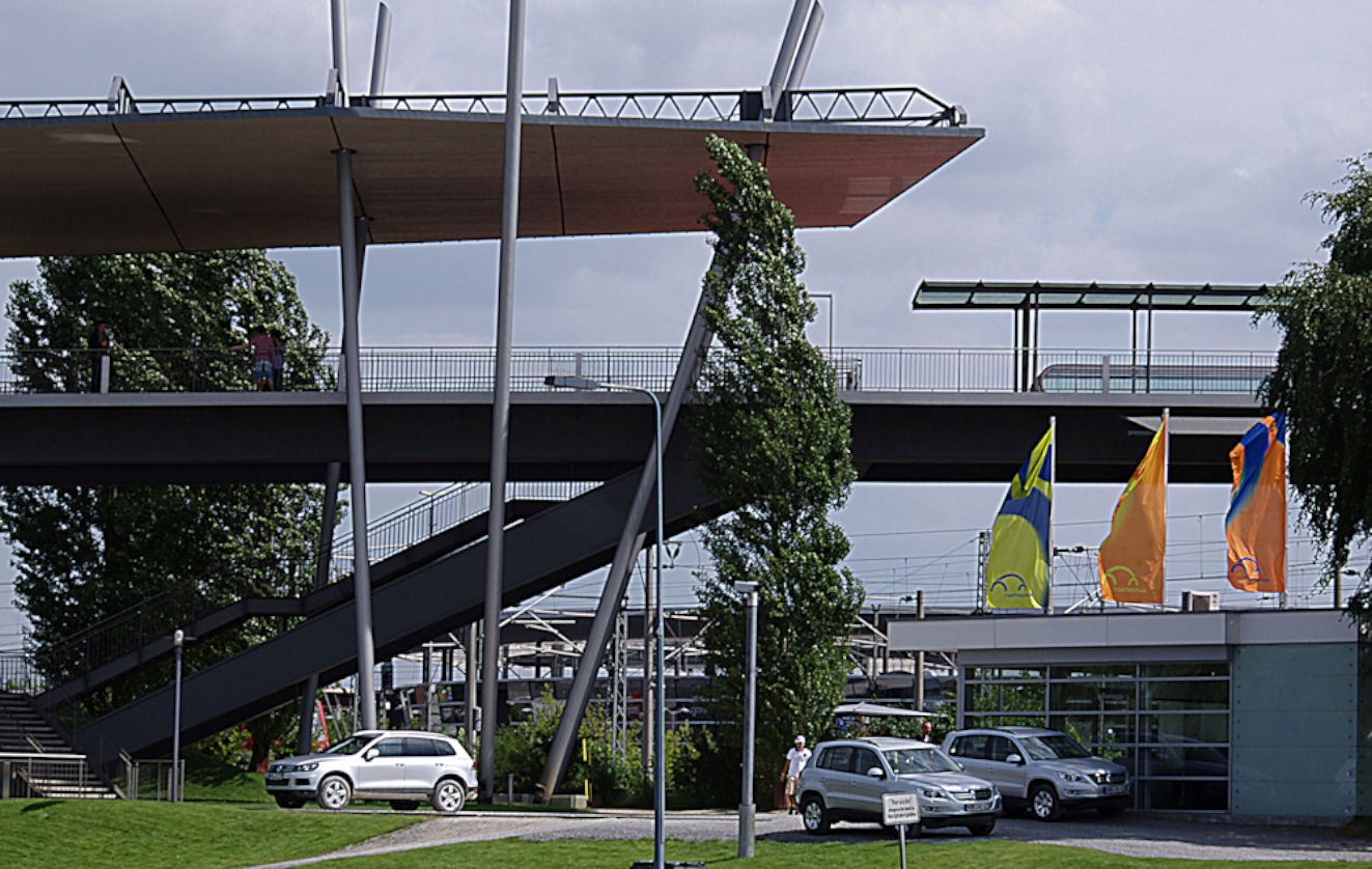 VW Wolfsburg Touran - Teststrecke  das Büro.