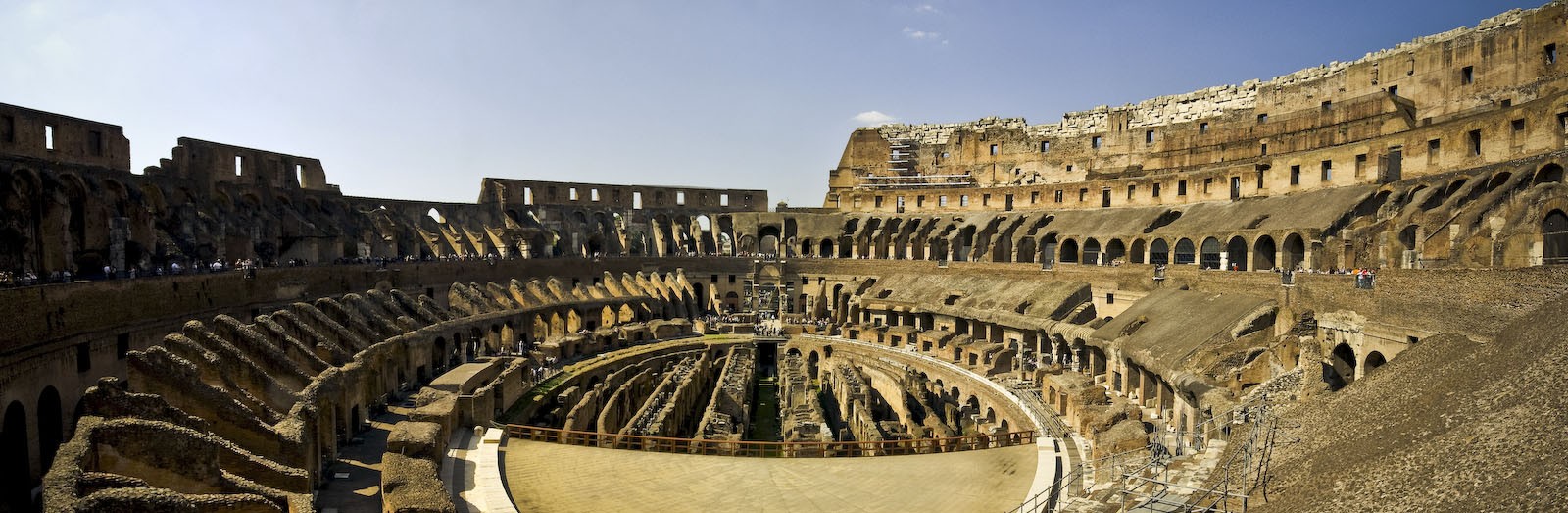 Panoramica del Coliseo por dentro