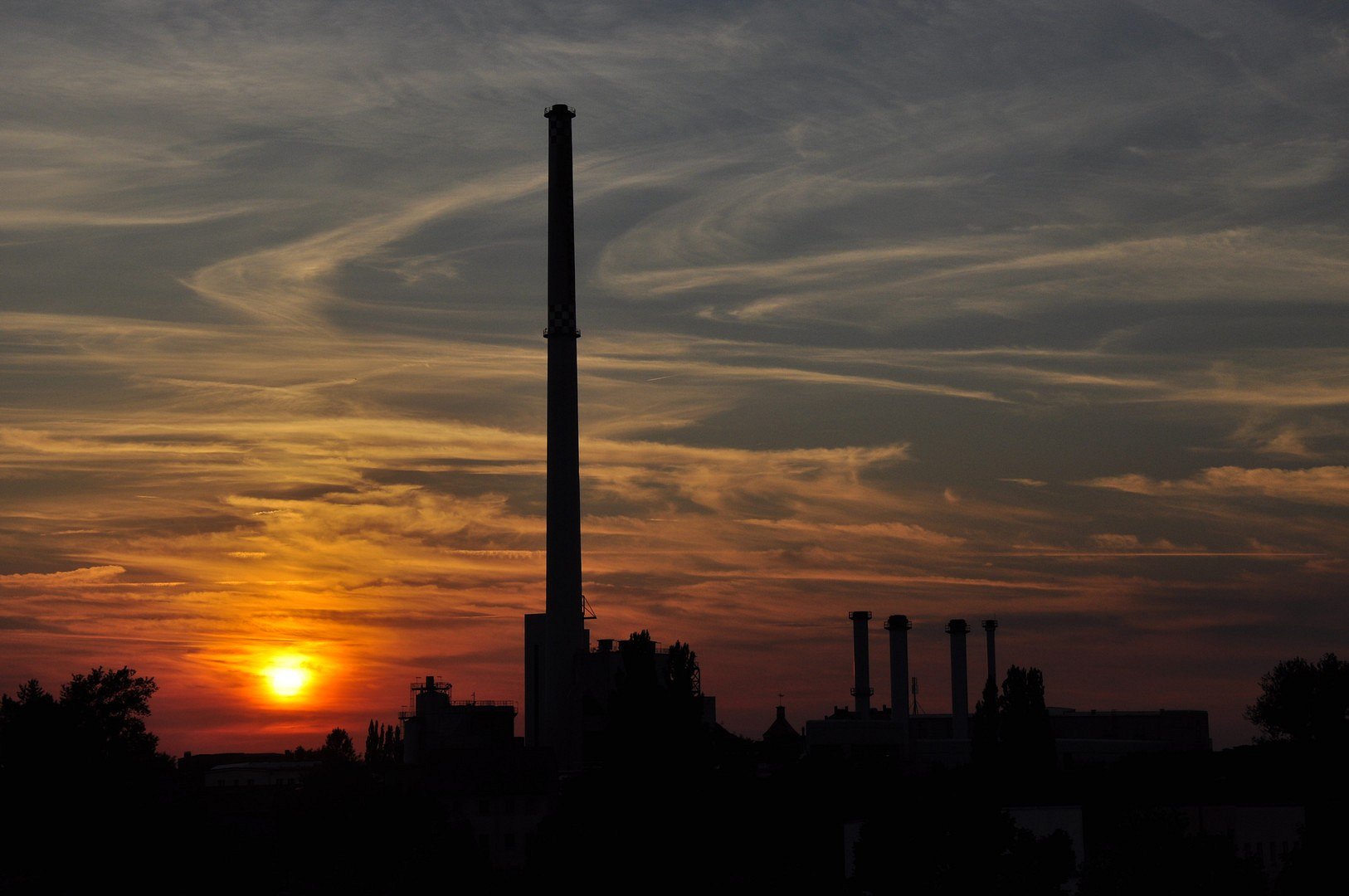 Abendstimmung über dem Kraftwerk