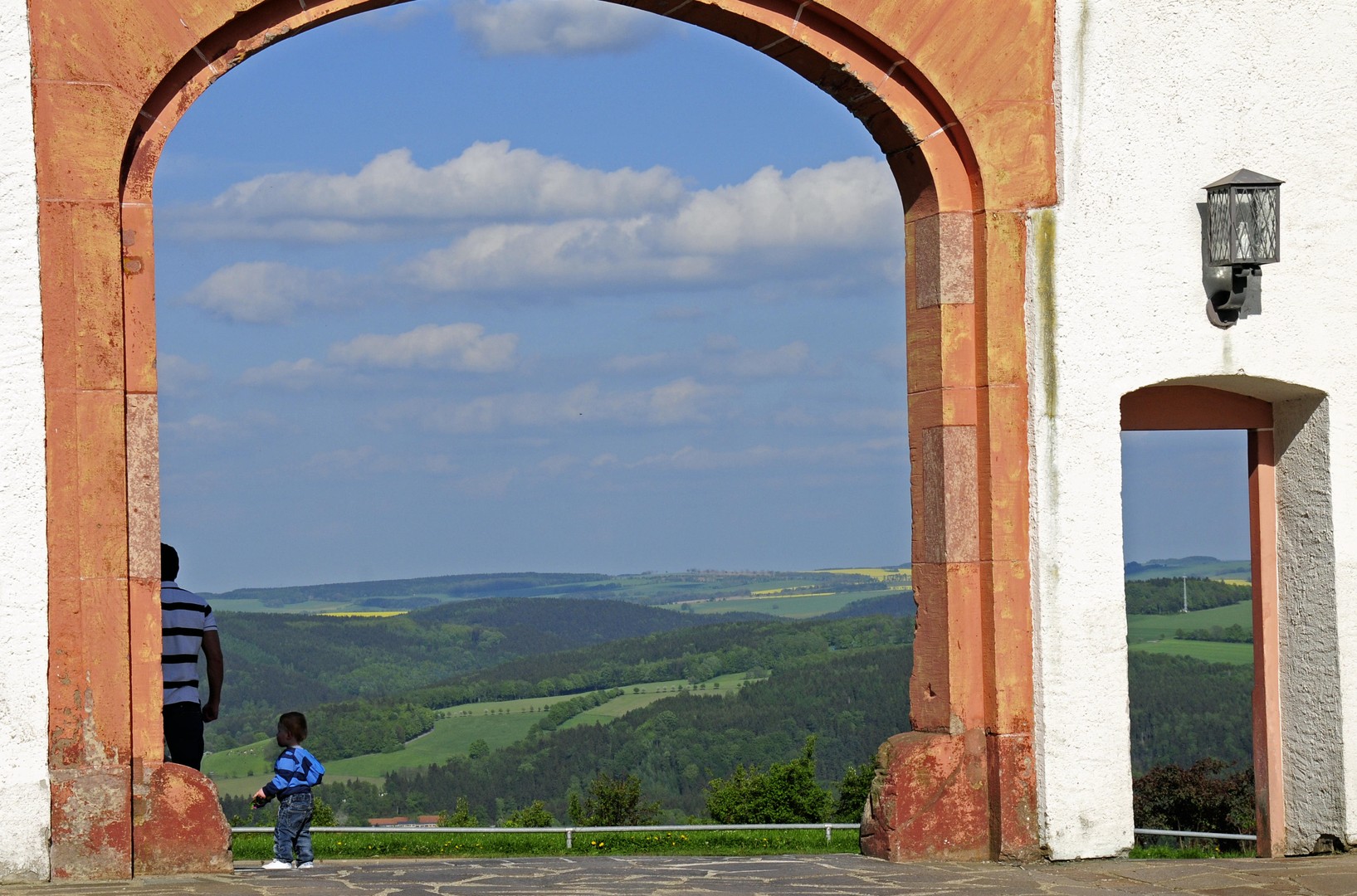 Durch das Tor