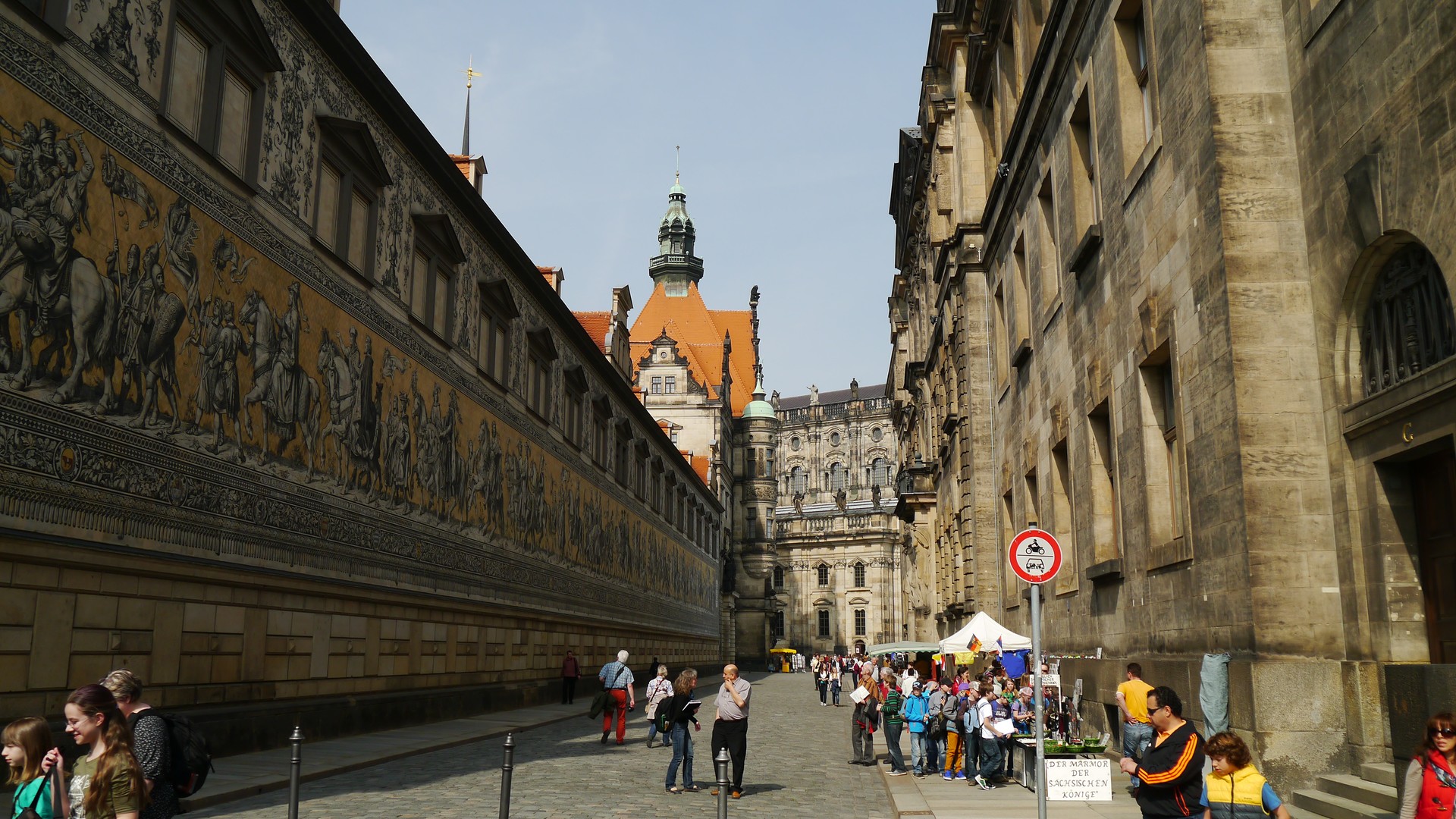 Dresden-Fürstenzug mit dem Georgentor