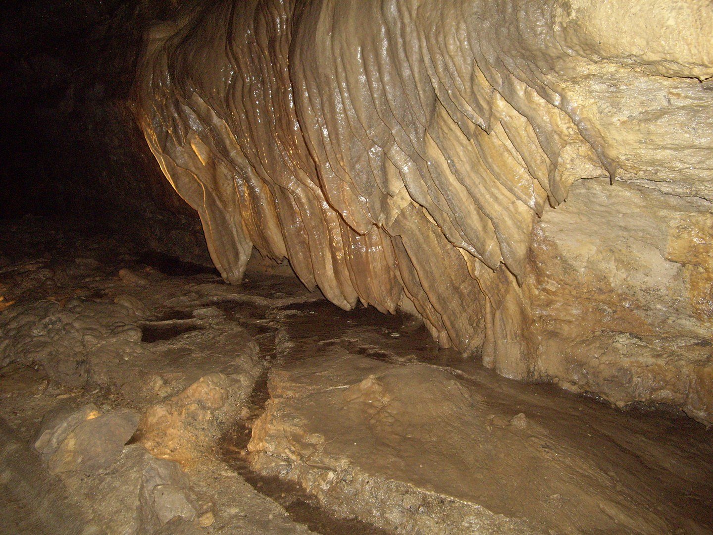 Flowstone with water