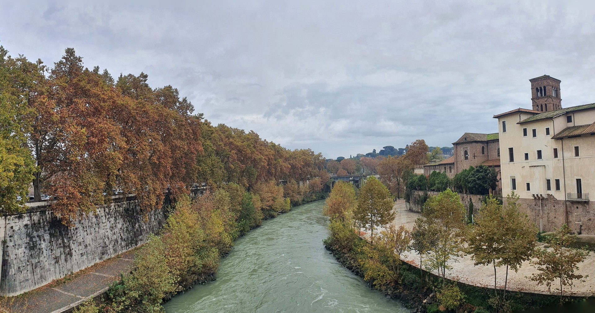 ITALIA ROMA - FOTO del 14.11.2020 - ISOLA TIBERINA